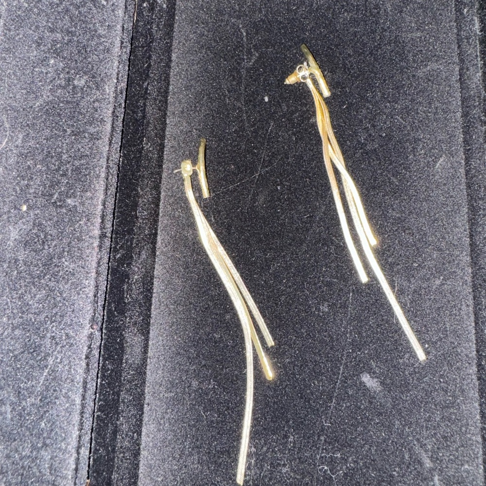 Stunning gold drop earring